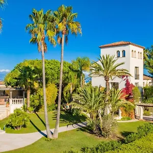https://le-castel-rose.fr-provencehotel.com