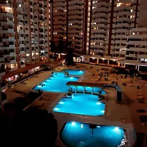 https://squash-club-apartments-507.hotelaalgarve.com
